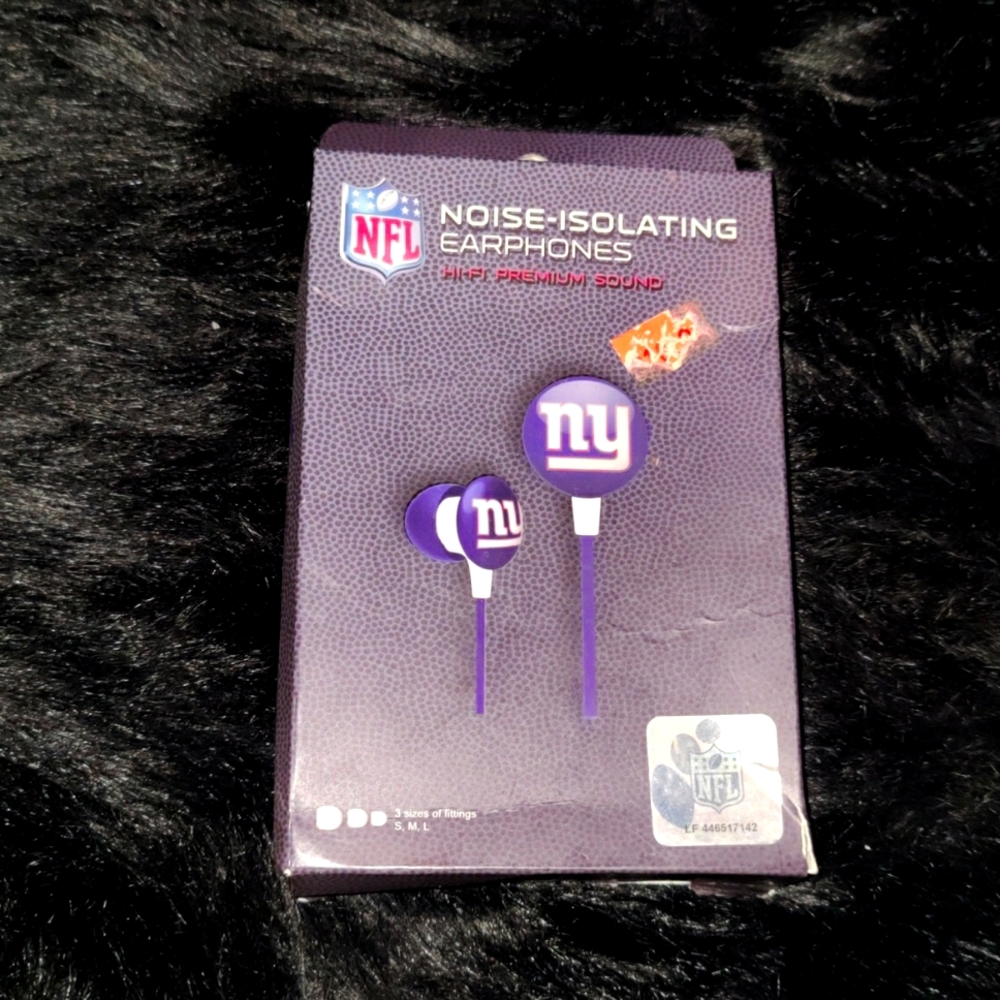 Noise cancelling earbuds